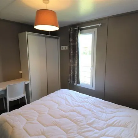 Chalet Au Bord Du Lac Avec Terrasse, Proche Piscine Et Activites, Le Rouget-pers - Fr-1-742-362 Le Rouget