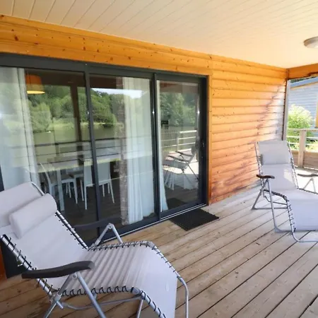 Ferienhaus Chalet Au Bord Du Lac Avec Terrasse, Proche Piscine Et Activites, Le Rouget-pers - Fr-1-742-362