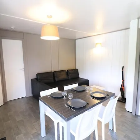 Ferienhaus Chalet Au Bord Du Lac Avec Terrasse, Proche Piscine Et Activites, Le Rouget-pers - Fr-1-742-362 Le Rouget
